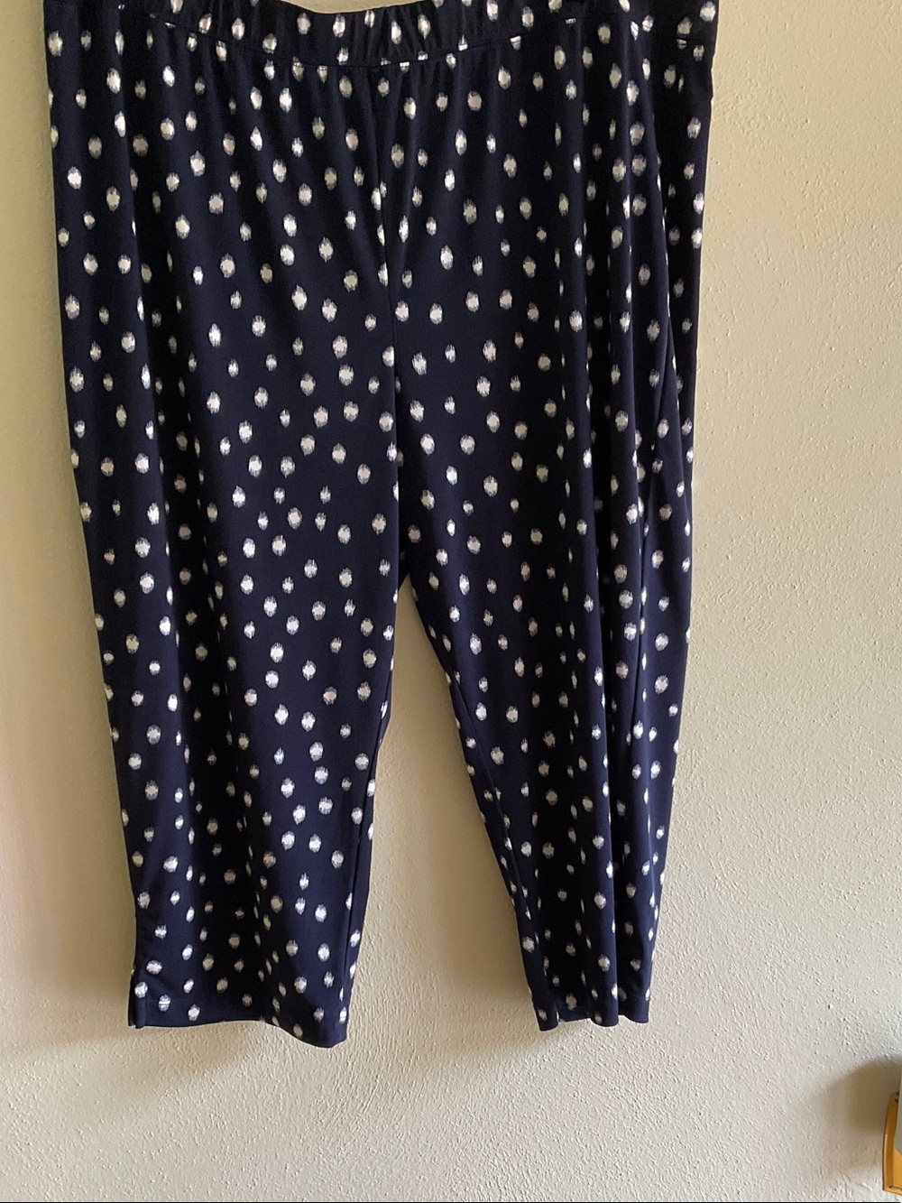 Susan Graver Navy and White Polka Dot Pull-On Capris